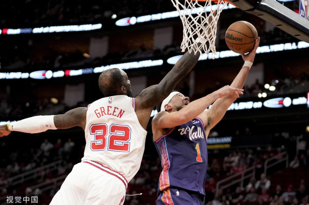 季在防守端 季在防守端