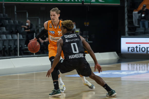 足球场上没 足球场上没